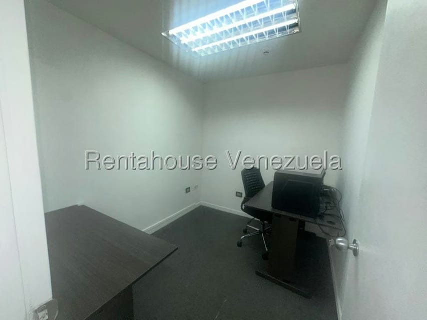 Comercial (Local Comercial) en Alquiler en Los Cortijos de Lourdes, Distrito Metropolitano - 14