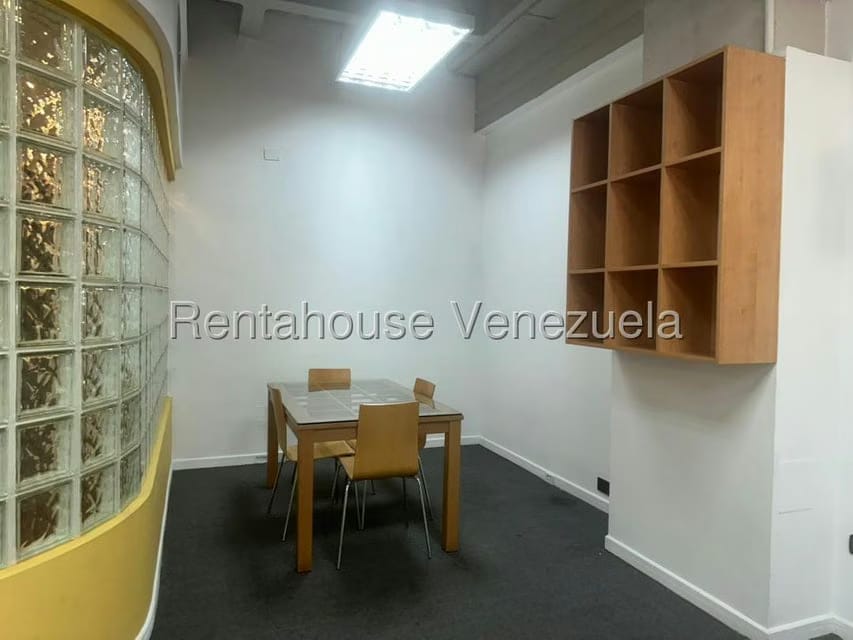 Comercial (Local Comercial) en Alquiler en Los Cortijos de Lourdes, Distrito Metropolitano - 10