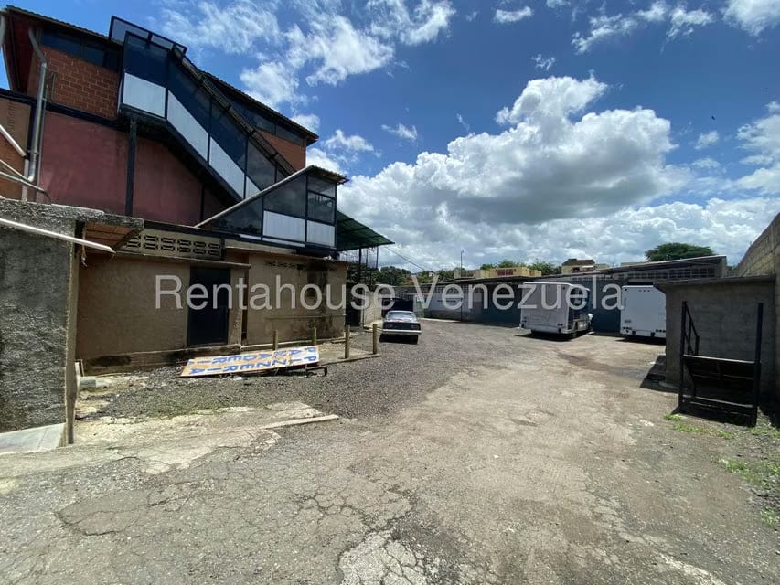 Comercial (Local Comercial) en Venta en La Raiza, Miranda