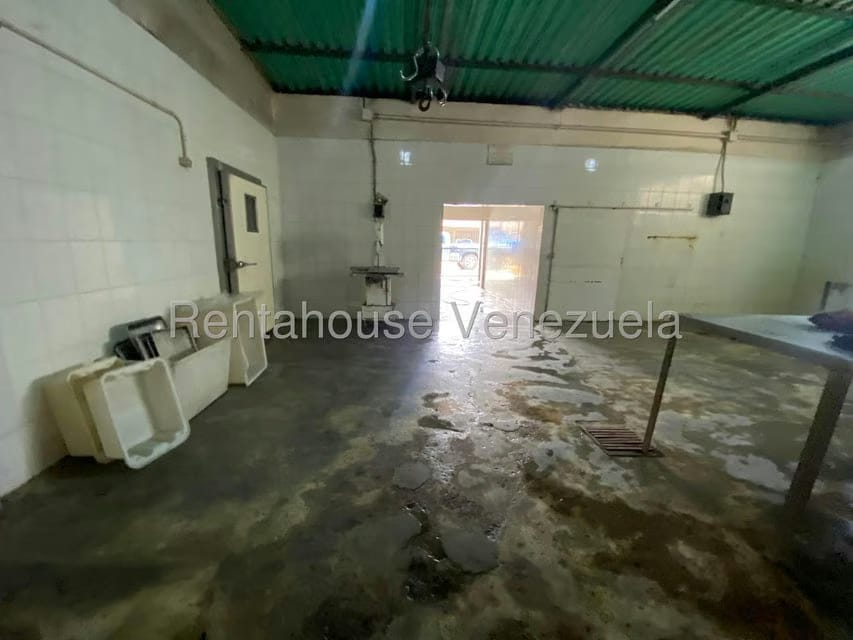 Comercial (Local Comercial) en Venta en La Raiza, Miranda - 11