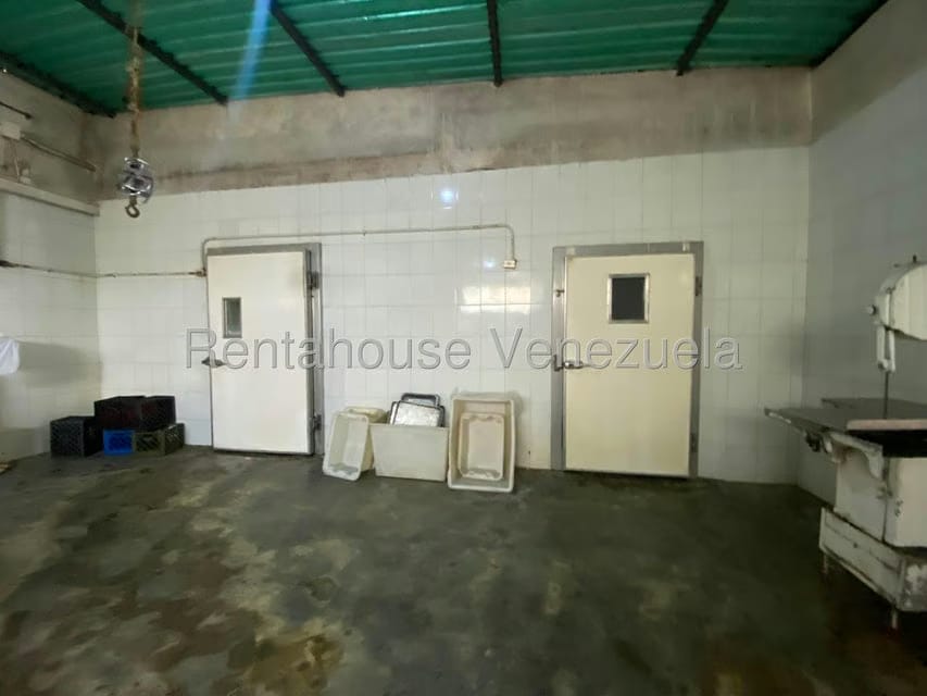 Comercial (Local Comercial) en Venta en La Raiza, Miranda - 13
