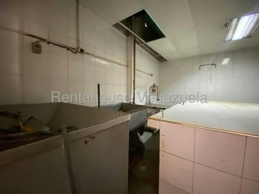 Comercial (Local Comercial) en Venta en La Raiza, Miranda - 15
