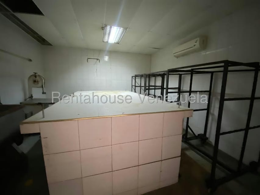 Comercial (Local Comercial) en Venta en La Raiza, Miranda - 16
