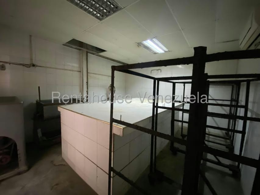 Comercial (Local Comercial) en Venta en La Raiza, Miranda - 17