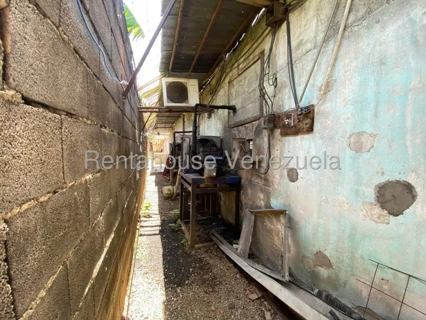 Comercial (Local Comercial) en Venta en La Raiza, Miranda - 19