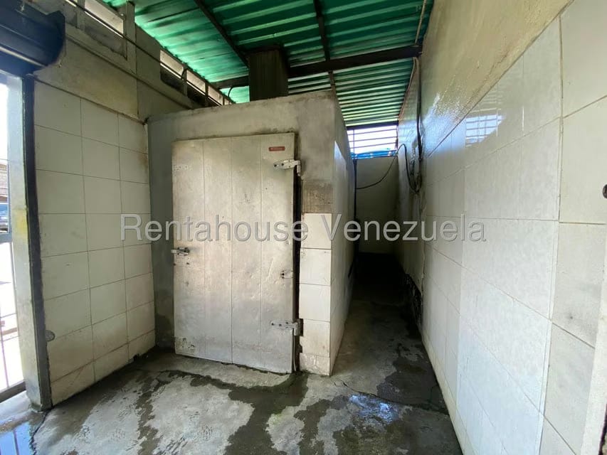 Comercial (Local Comercial) en Venta en La Raiza, Miranda - 21