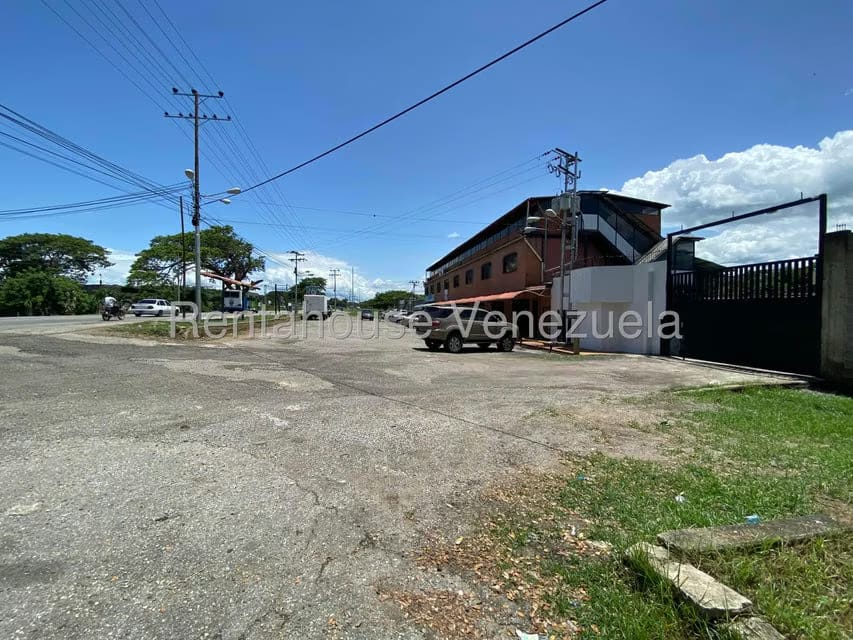 Comercial (Local Comercial) en Venta en La Raiza, Miranda - 22