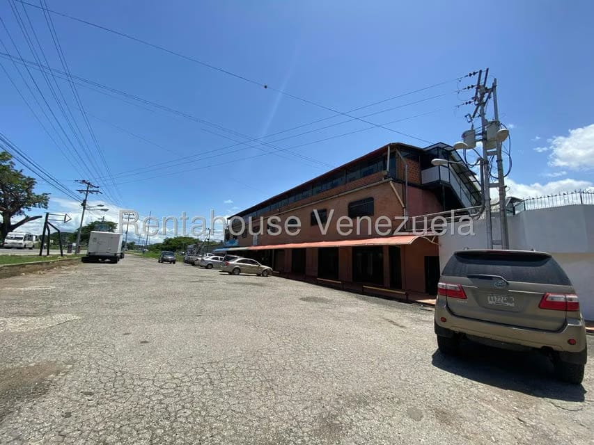 Comercial (Local Comercial) en Venta en La Raiza, Miranda - 24