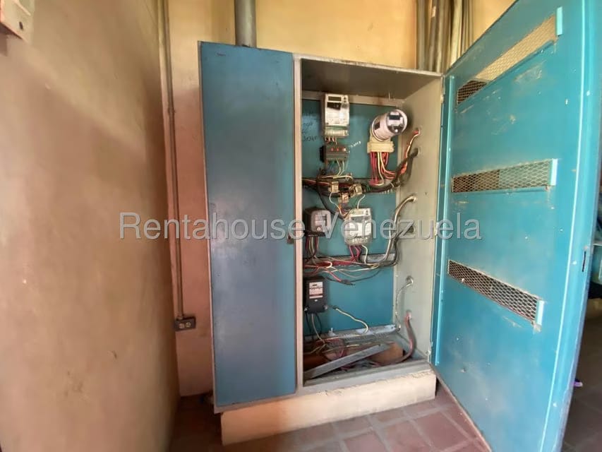 Comercial (Local Comercial) en Venta en La Raiza, Miranda - 26