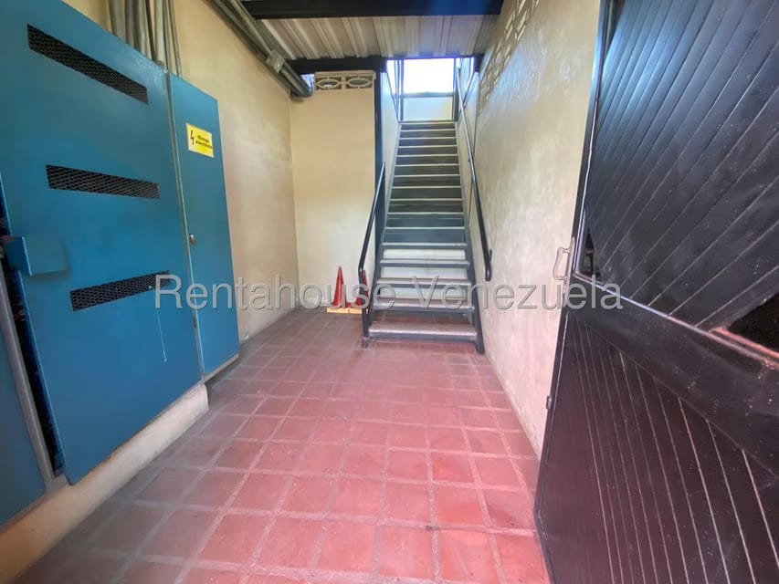 Comercial (Local Comercial) en Venta en La Raiza, Miranda - 27
