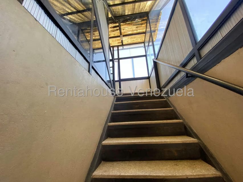 Comercial (Local Comercial) en Venta en La Raiza, Miranda - 28