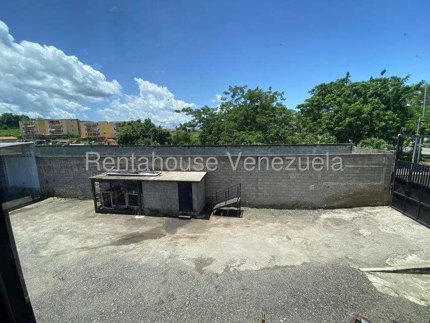 Comercial (Local Comercial) en Venta en La Raiza, Miranda - 30