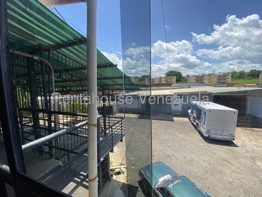 Comercial (Local Comercial) en Venta en La Raiza, Miranda - 32
