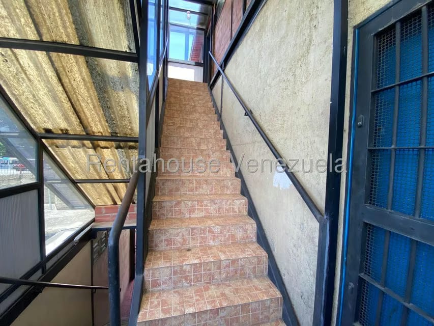 Comercial (Local Comercial) en Venta en La Raiza, Miranda - 33