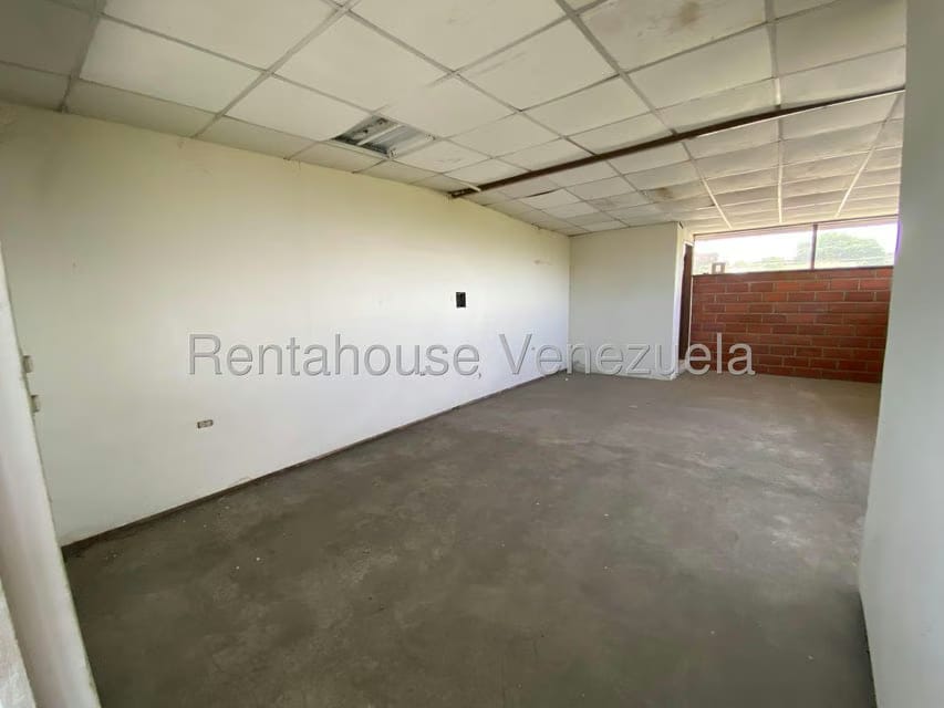 Comercial (Local Comercial) en Venta en La Raiza, Miranda - 35
