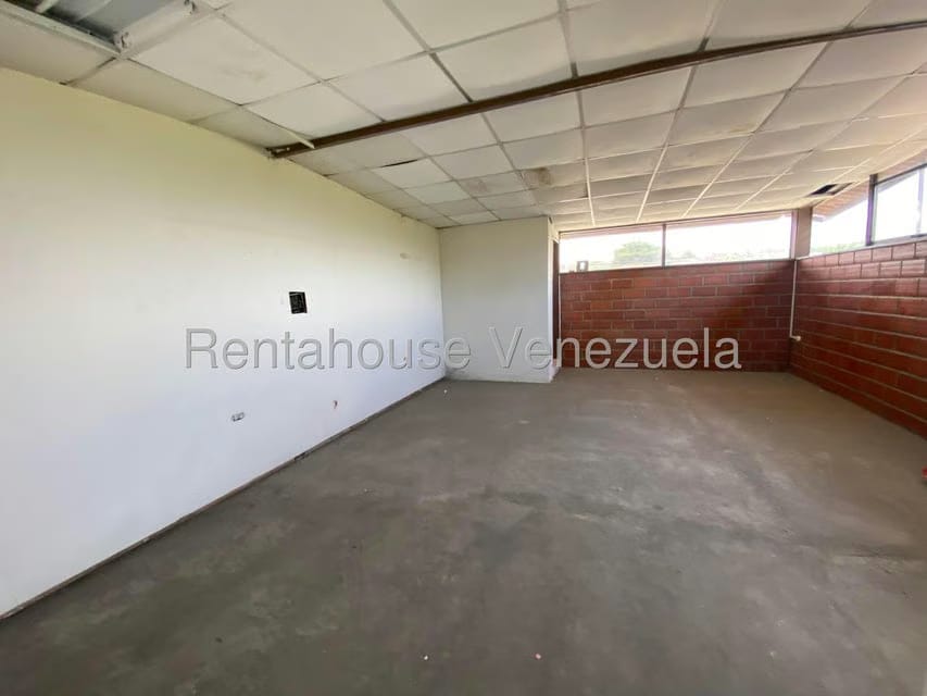 Comercial (Local Comercial) en Venta en La Raiza, Miranda - 36