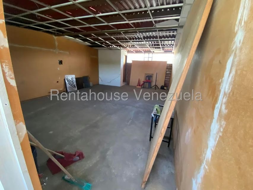 Comercial (Local Comercial) en Venta en La Raiza, Miranda - 38