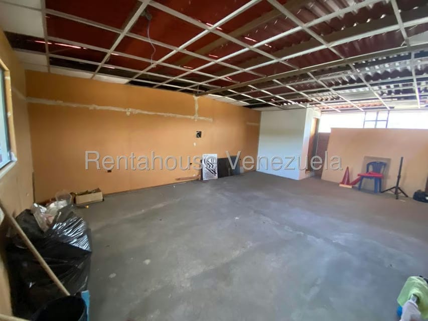 Comercial (Local Comercial) en Venta en La Raiza, Miranda - 39