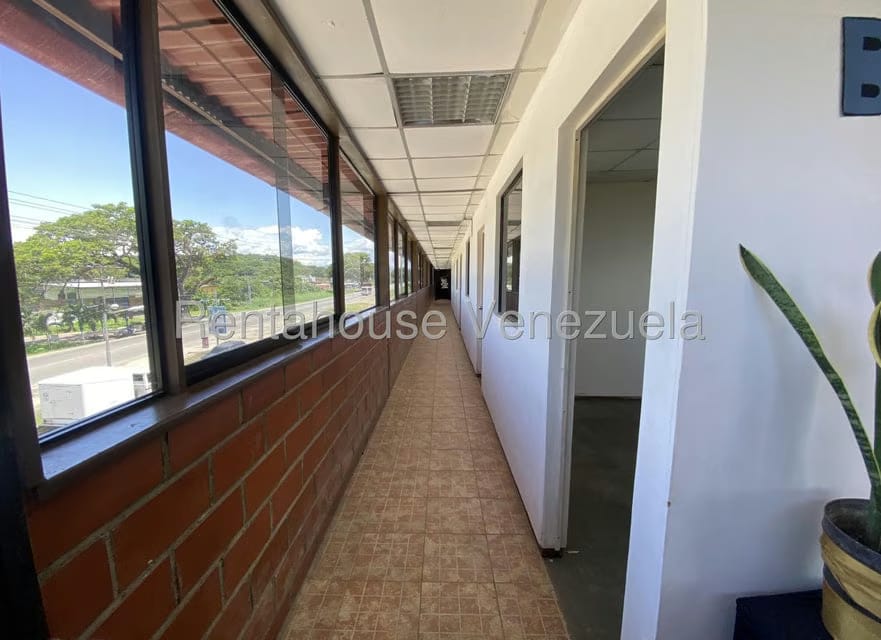 Comercial (Local Comercial) en Venta en La Raiza, Miranda - 40