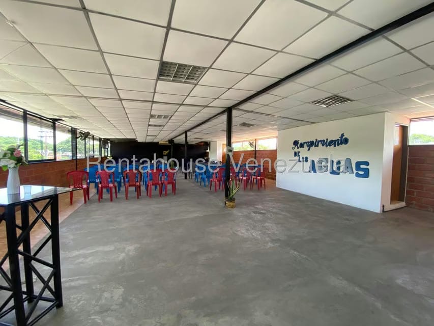 Comercial (Local Comercial) en Venta en La Raiza, Miranda - 47