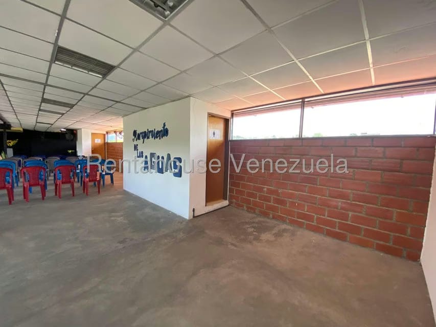 Comercial (Local Comercial) en Venta en La Raiza, Miranda - 48