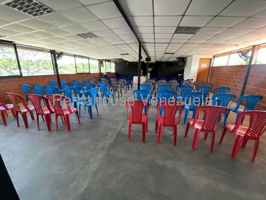 Comercial (Local Comercial) en Venta en La Raiza, Miranda - 49
