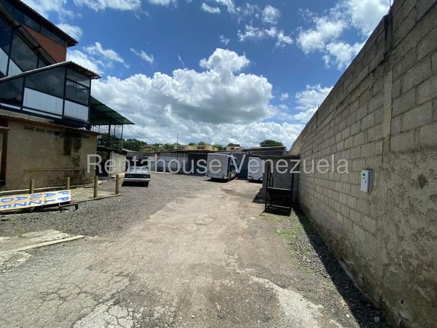 Comercial (Local Comercial) en Venta en La Raiza, Miranda - 9