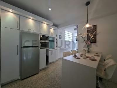 En venta encantador apartamento, ubicado en Colinas de Bello Monte, Caracas - 2