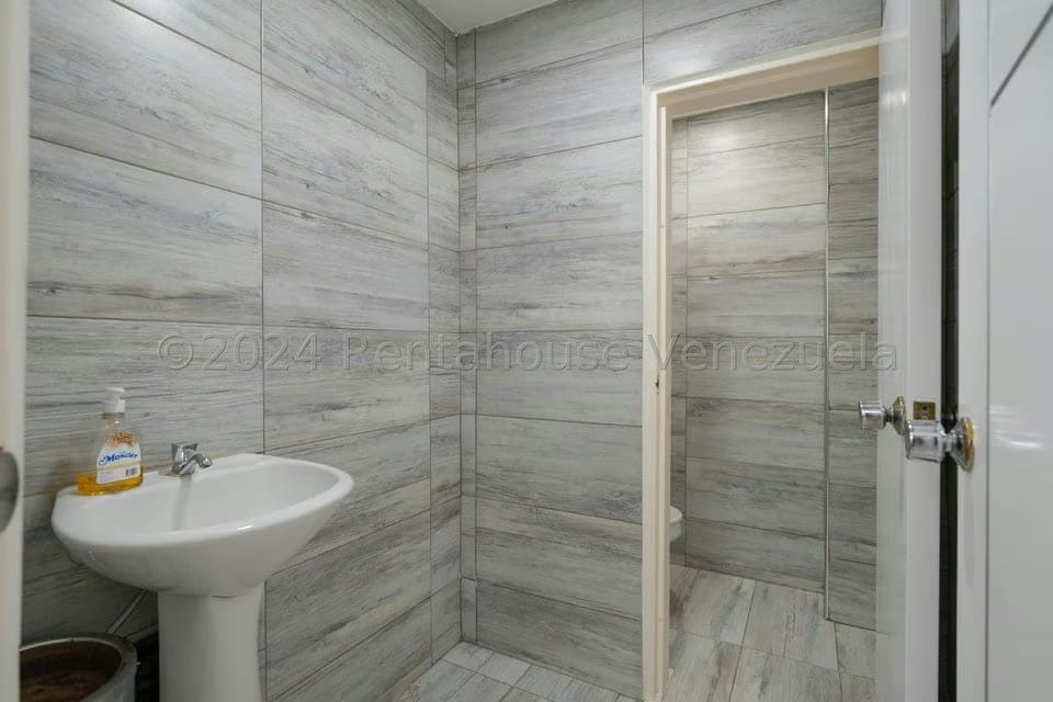Comercial (Local Comercial) en Venta en Las Minas, Miranda - 25