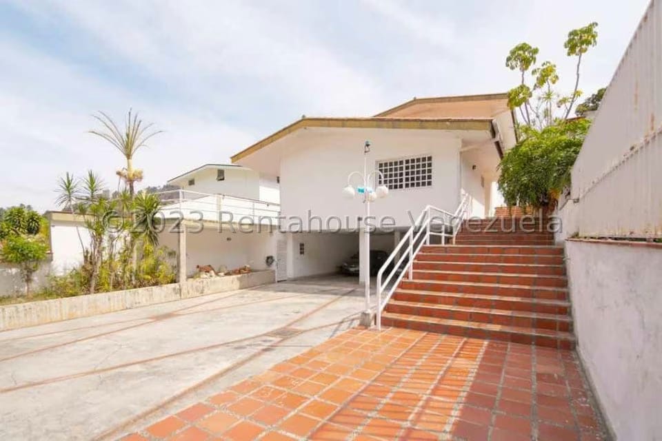Casa (Multipes Niveles) en Venta en Prados del Este, Distrito Metropolitano