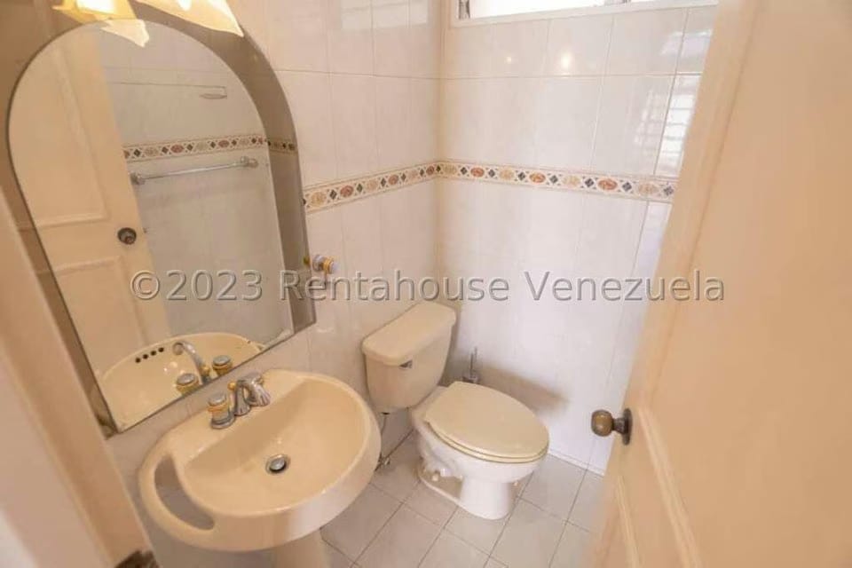 Casa (Multipes Niveles) en Venta en Prados del Este, Distrito Metropolitano - 13