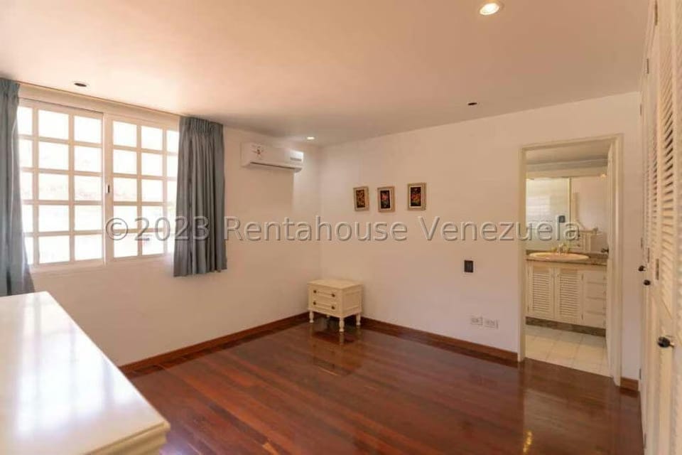 Casa (Multipes Niveles) en Venta en Prados del Este, Distrito Metropolitano - 17