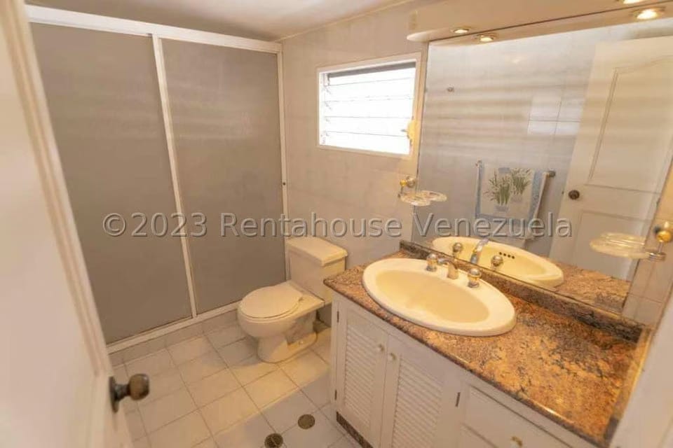 Casa (Multipes Niveles) en Venta en Prados del Este, Distrito Metropolitano - 19