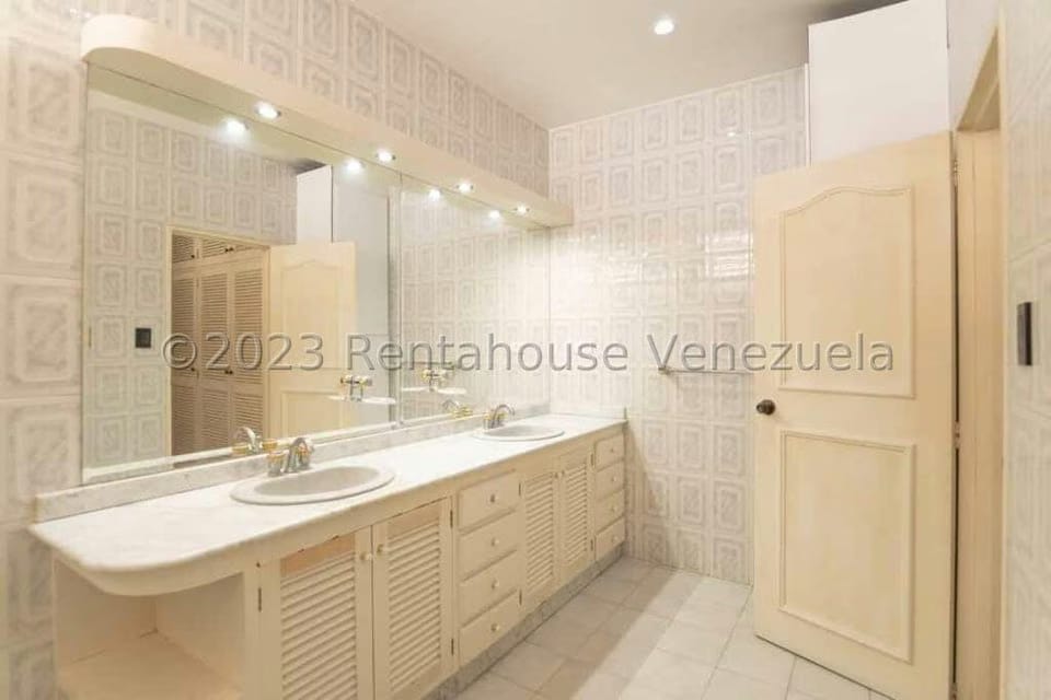 Casa (Multipes Niveles) en Venta en Prados del Este, Distrito Metropolitano - 24