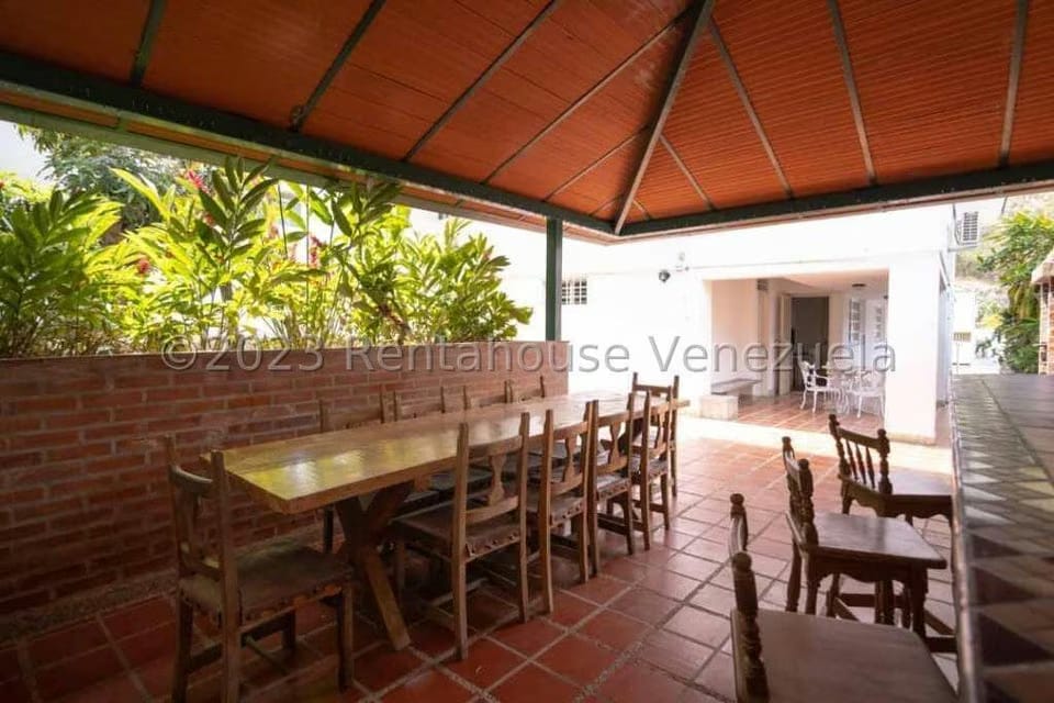 Casa (Multipes Niveles) en Venta en Prados del Este, Distrito Metropolitano - 28