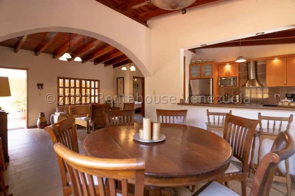Casa (Multipes Niveles) en Venta en Prados del Este, Distrito Metropolitano - 32