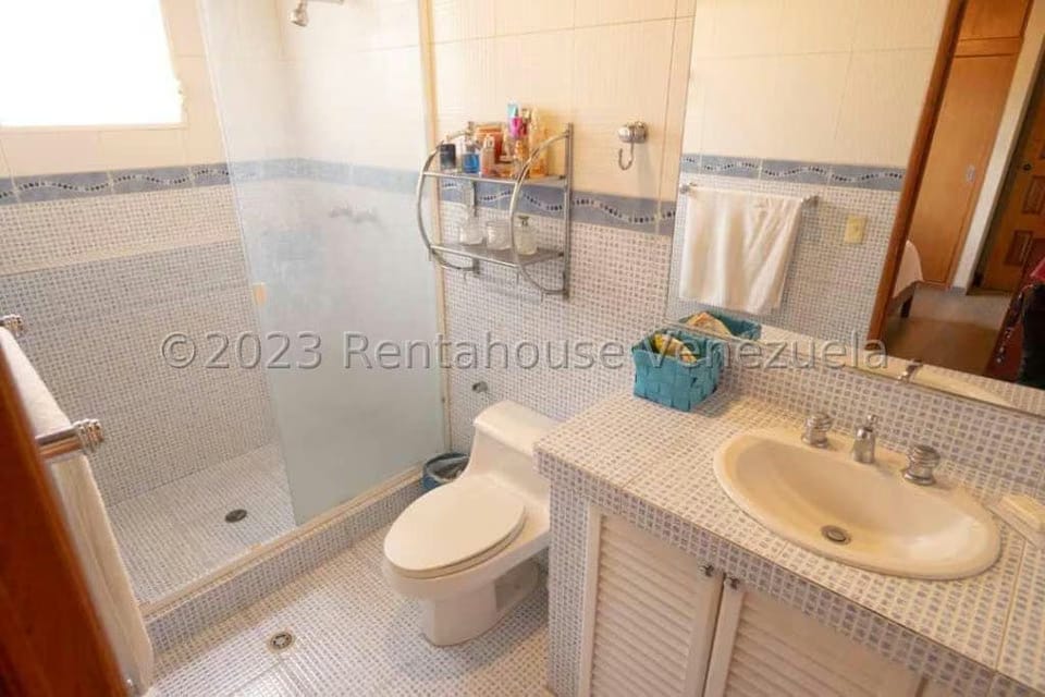 Casa (Multipes Niveles) en Venta en Prados del Este, Distrito Metropolitano - 37