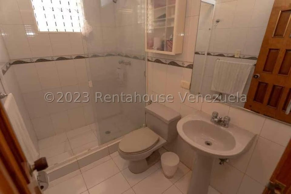 Casa (Multipes Niveles) en Venta en Prados del Este, Distrito Metropolitano - 39