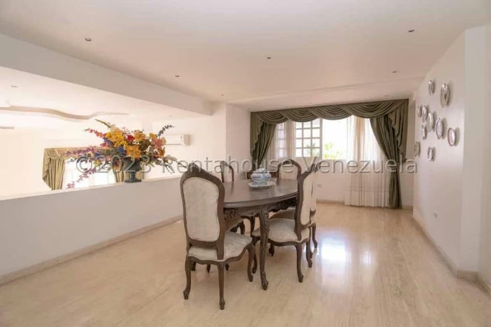 Casa (Multipes Niveles) en Venta en Prados del Este, Distrito Metropolitano - 8