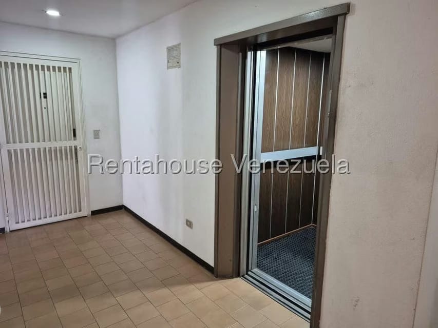 Apartamento (1 Nivel) en Venta en El Cigarral, Distrito Metropolitano - 4