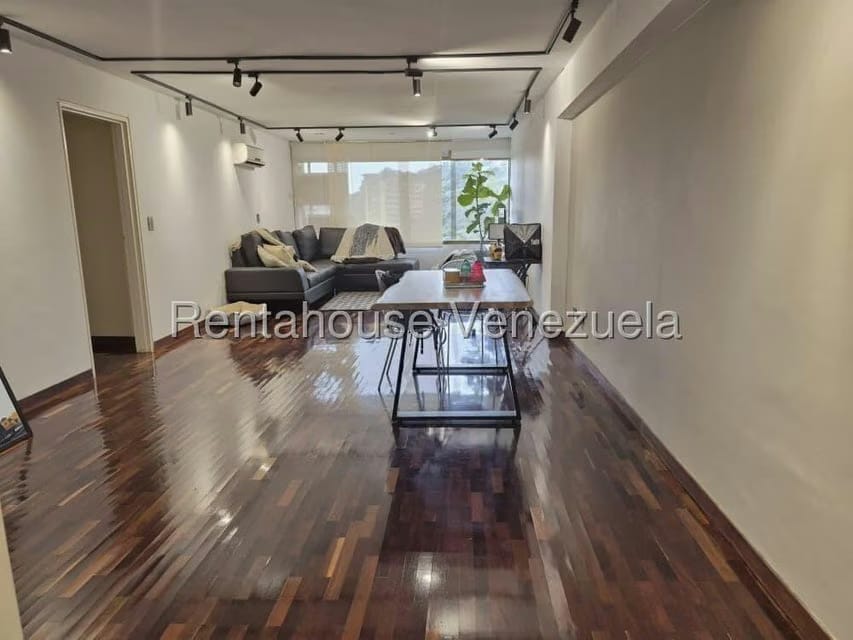 Apartamento (1 Nivel) en Venta en El Cigarral, Distrito Metropolitano - 8