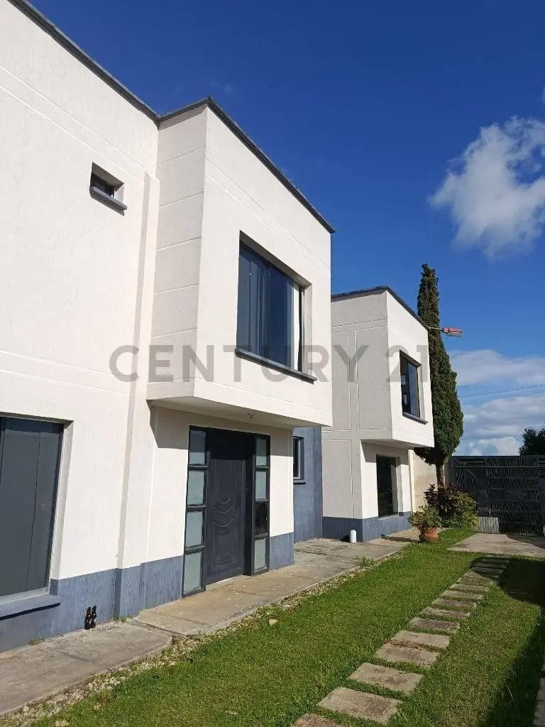 VENTA DE CASA EN URBANIZACION VILLA FRESCA, CARRIZAL
