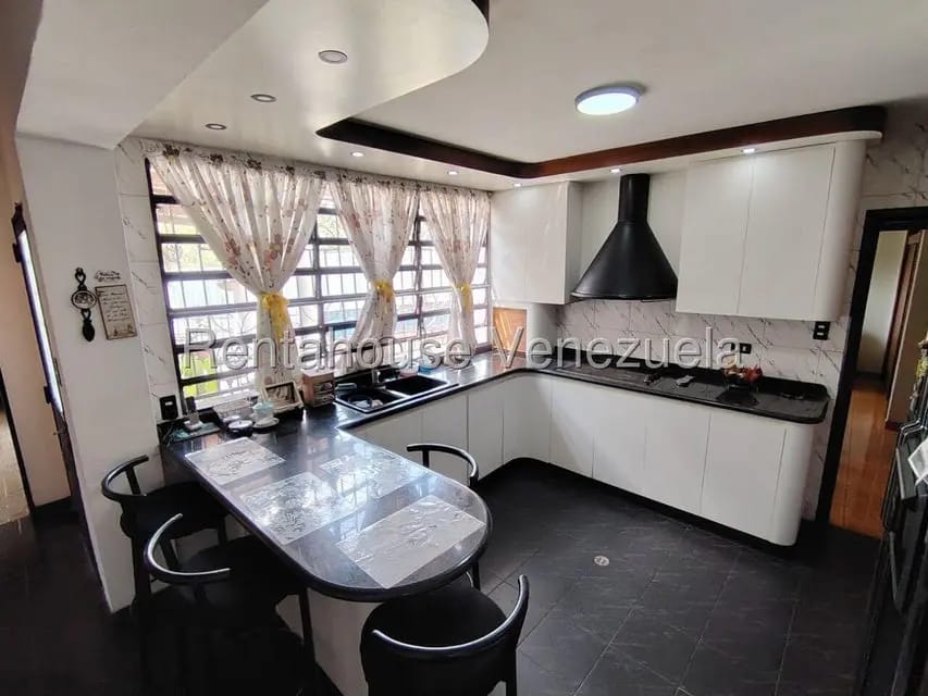 Casa (Multipes Niveles) en Venta en La Macarena Norte, Miranda - 8