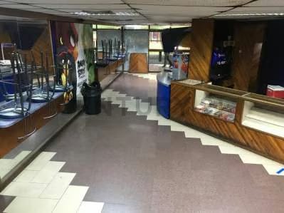 En Venta Local con 3 salas de Cine - 5