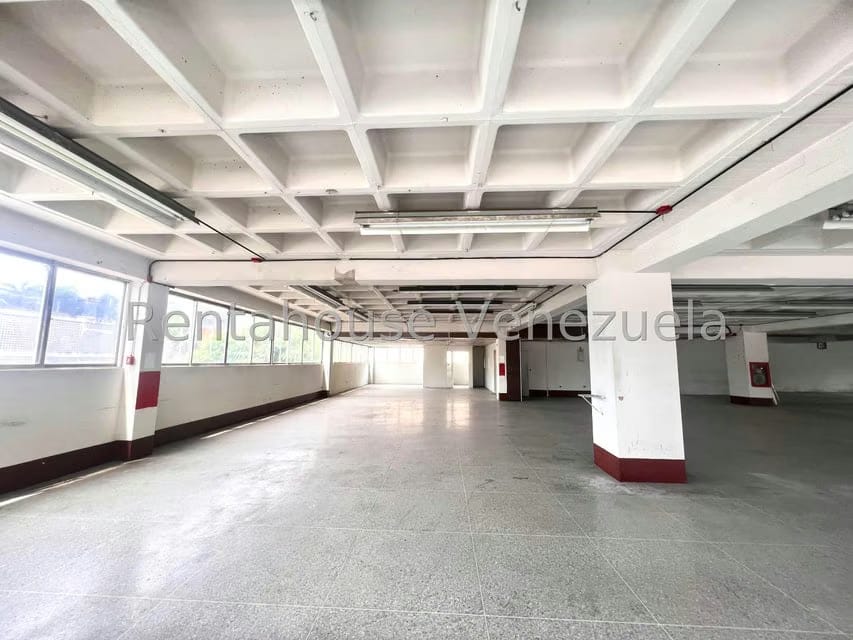 Comercial (Local Comercial) en Venta en La Urbina, Distrito Metropolitano - 3