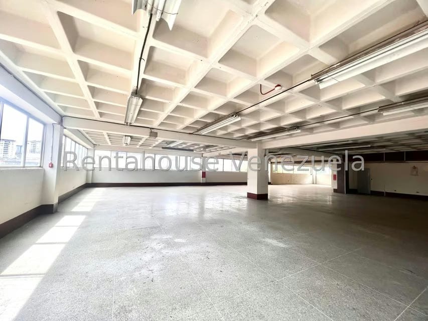 Comercial (Local Comercial) en Venta en La Urbina, Distrito Metropolitano - 4