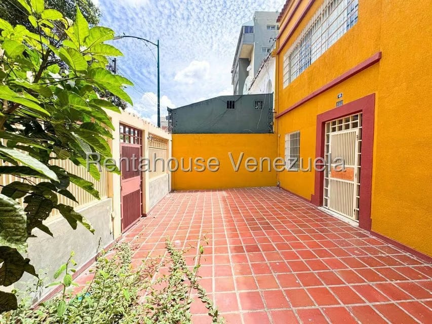 Casa (Multipes Niveles) en Venta en San Bernardino, Distrito Metropolitano - 2