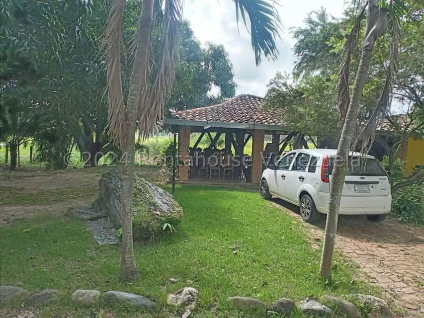 Terreno (Industrial) en Venta en Ave Intercomunal, Lara