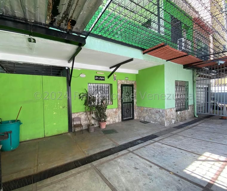 Casa (Duplex) en Venta en Bello Monte, Distrito Metropolitano - 2