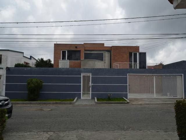 Casa (1 Nivel) en Venta en Club de Campo, Miranda - 2